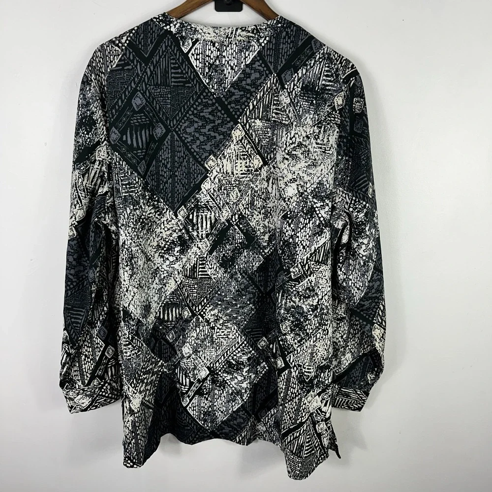 Erika Blouse 1X Black White Abstract Sequin V-Neck Boho Career Workwear Top - Picture 6 of 6